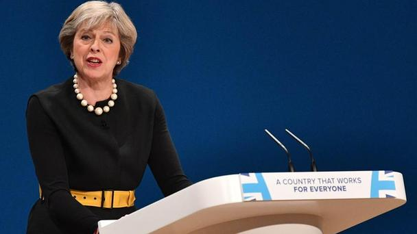 英鎊閃電暴跌 英國商界警告“硬退歐”風(fēng)險