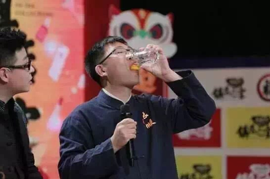 副縣長直播喝生雞蛋之后:通過農村淘寶雞蛋銷量大增