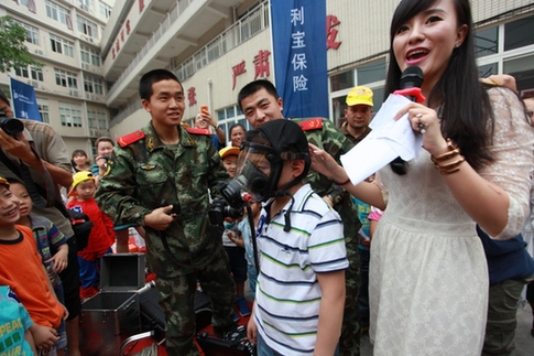 “六一”安全課堂：孩子，登云梯、接水帶、滅火盆你都會么？ ——利寶保險在渝開展家庭安全體驗活動