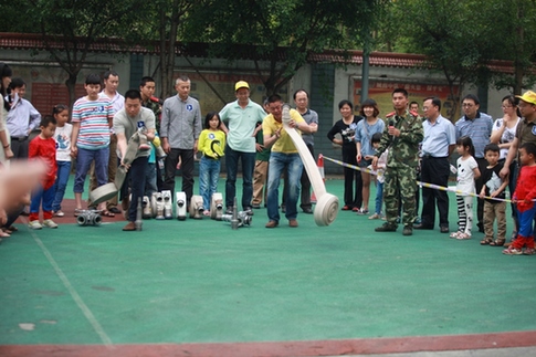 “六一”安全課堂：孩子，登云梯、接水帶、滅火盆你都會(huì)么？ ——利寶保險(xiǎn)在渝開展家庭安全體驗(yàn)活動(dòng)