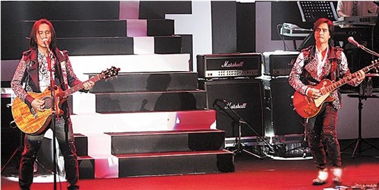 動(dòng)力火車臺(tái)北開(kāi)唱 S.H.E臺(tái)下督陣（圖）