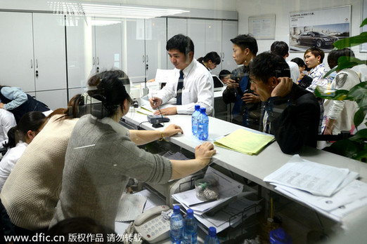 杭州突下“限牌令” 市民連夜搶購汽車