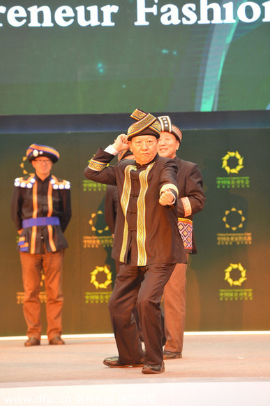 馬云柳傳志綠公司年會 “走秀”忙