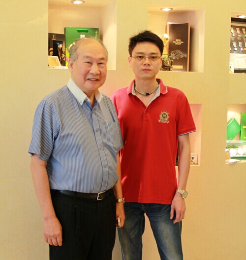 利安達活動現(xiàn)場頒發(fā)最高獎項大力神金杯