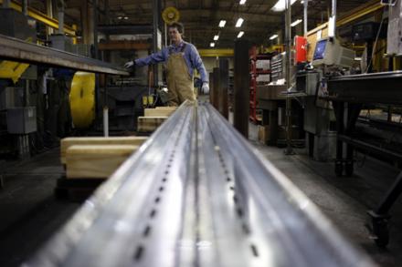美鋼鐵保護主義：獨享經濟增長機會