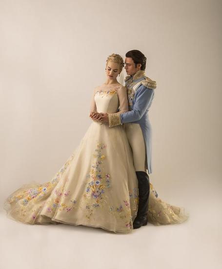 170萬顆水晶做衣服：看“灰姑娘”家到底多有錢？