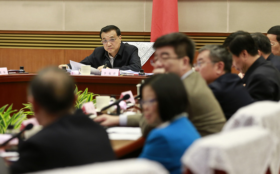 座談會(huì)現(xiàn)場(chǎng):總理為什么打斷他們的發(fā)言?