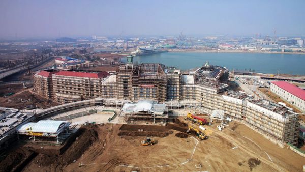 全球最大迪士尼旗艦店上海開業 居民稱價格太高