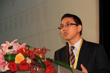 彭文生：和房地產泡沫相比 股市泡沫是有益的