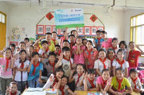 艾美特為山區(qū)學(xué)子送涼風(fēng) “清涼校園行動”三年愛心陪伴