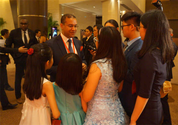 北京小記者團采訪聯合國會議