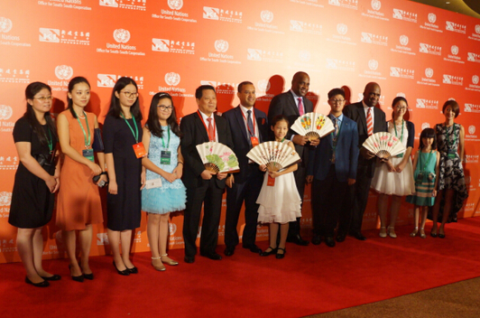 北京小記者團采訪聯合國會議