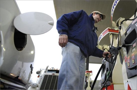 國際油價開啟“狂飆突進”：三天大漲27%