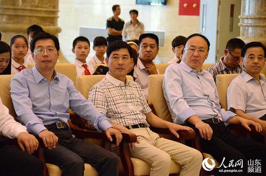 人民網在濟南舉行抗戰記憶視頻作品集贈送儀式