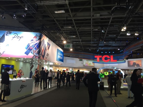 TCL通訊“玩性大發(fā)”，攜多款個(gè)性化智能終端亮相IFA展