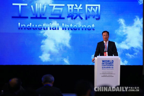 郭臺銘:未來的趨勢是實體經濟 實虛結合 硬軟整合的時代