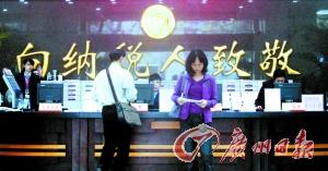 工薪階層成個稅納稅主力軍 代表建議稅收返還促進生二娃