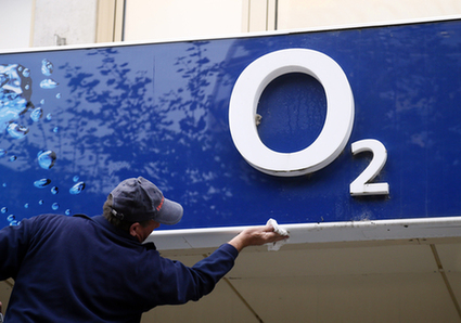 李嘉誠(chéng)“買下英國(guó)”雄心遇阻?收購(gòu)O2遭歐盟否決