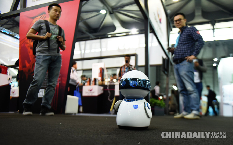 2016亞洲消費電子展開幕 虛擬現實吸引觀眾競相體驗