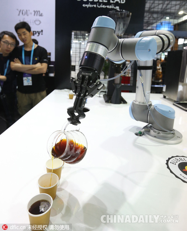 2016亞洲消費電子展開幕 虛擬現(xiàn)實吸引觀眾競相體驗