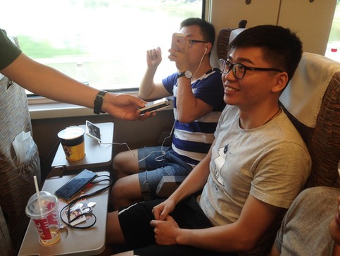 探訪“復興號”:WiFi全覆蓋 時速可達400公里