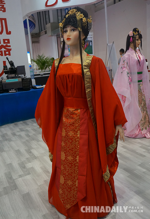 多款美女機器人亮相世界機器人大會（圖）