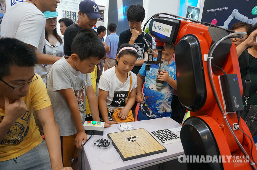 孩子們的機器人世界（組圖）
