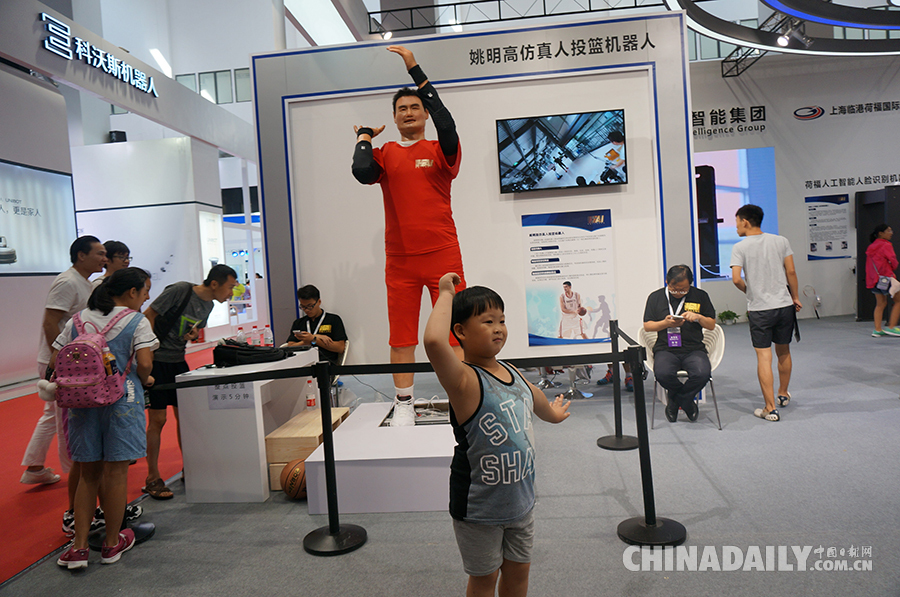 孩子們的機器人世界（組圖）