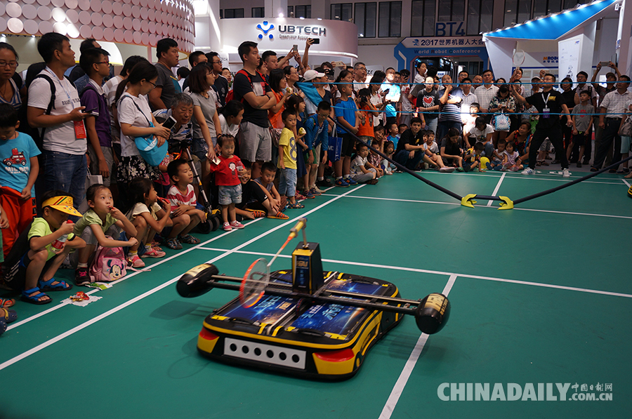 孩子們的機(jī)器人世界（組圖）