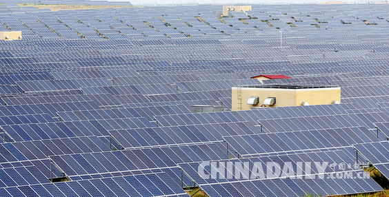 庫布其沙漠中的“新能源之光”