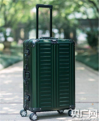 國際箱包品牌ZENESSE亮相2017中國國際時裝周