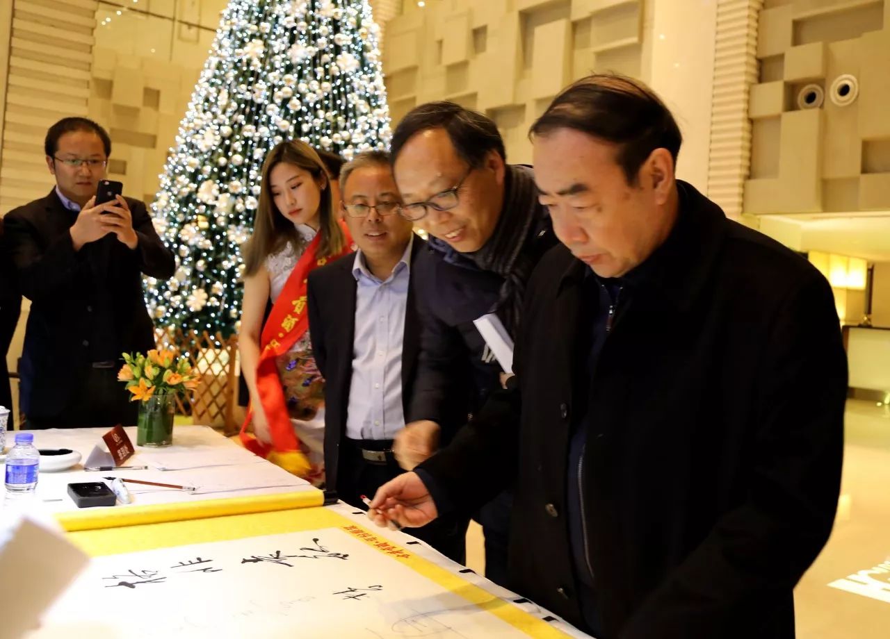 文學家園:大咖舉杯古井貢,共慶《收獲》60年!