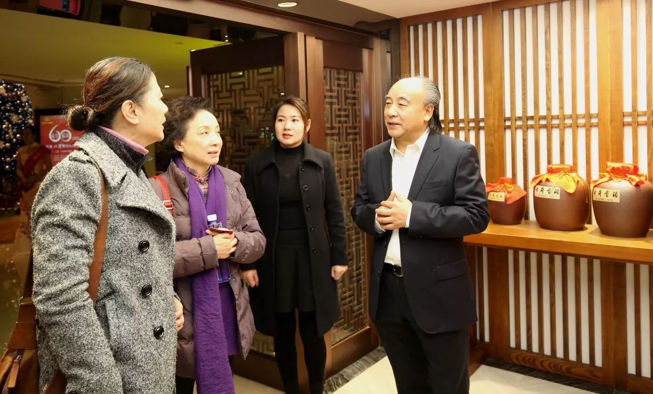 文學家園:大咖舉杯古井貢,共慶《收獲》60年!