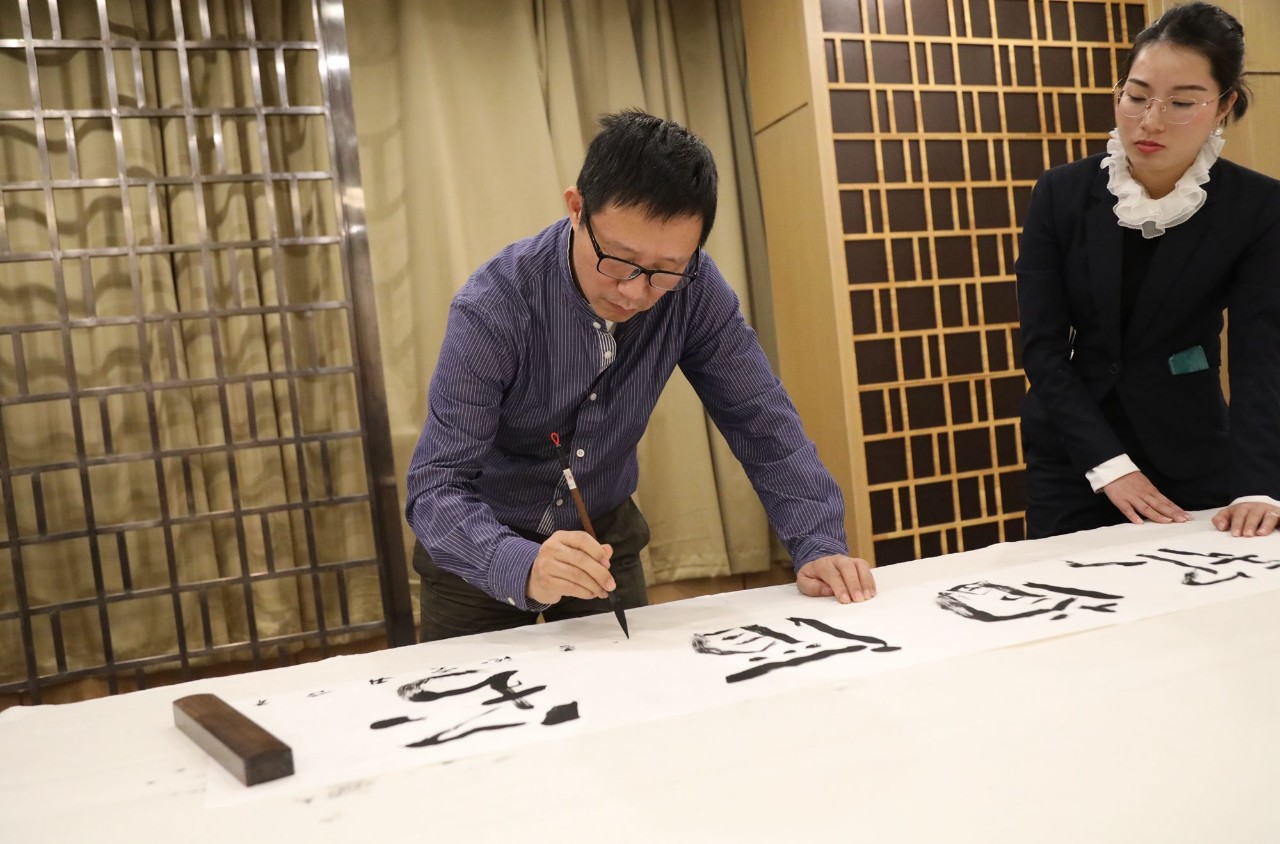 文學家園:大咖舉杯古井貢,共慶《收獲》60年!