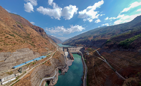 尖端高科技為建筑賦能 中國日報-漢能“陽光之旅”國際攝影師體驗計劃落幕