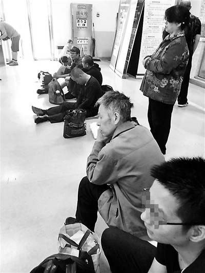 號販“壟斷”產科建檔號一個號賣千元:叫你沒機會掛