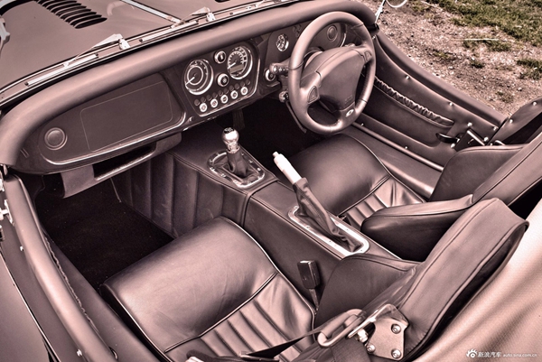 2013款摩根Plus 8官方圖