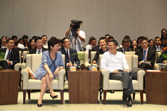 香港特首林鄭月娥到訪阿里巴巴 移動互聯網點亮“東方之珠”